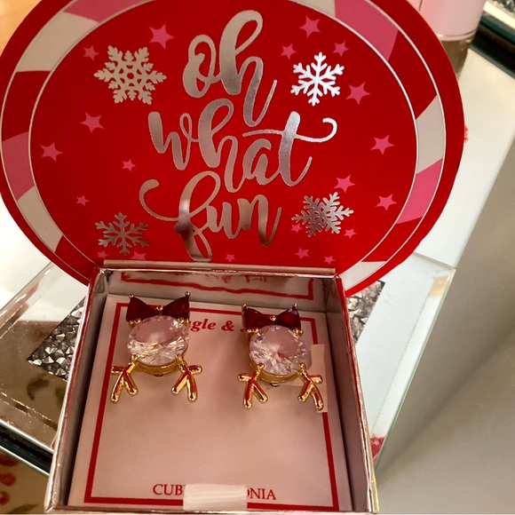 Adorable reindeer earrings in beautiful gift box - Picture 4 of 7